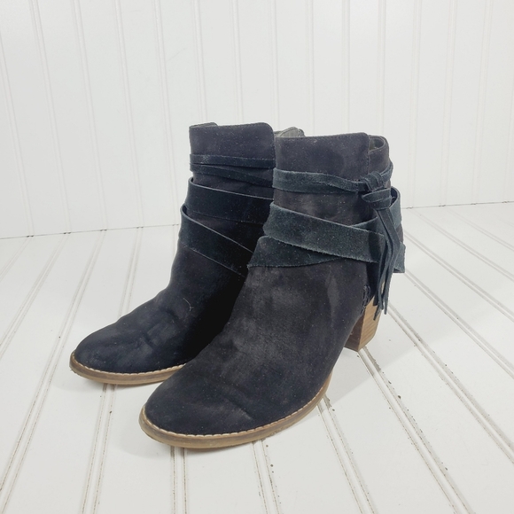 Dolce Vita DV8 Jennie Tasseled Suede Almond Toe Block Heel Bootie B375 - Picture 2 of 12